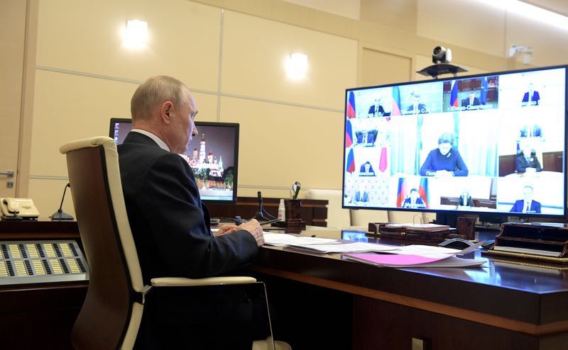 corona poetin toespraak 28 april overleg met gouverneurs foto kremlin