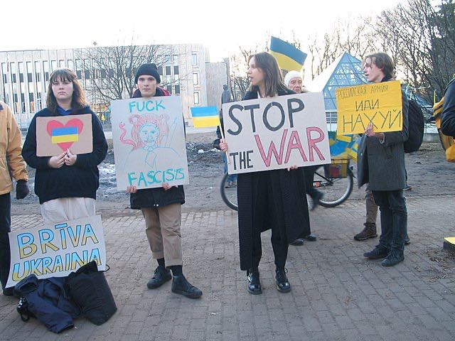 ukraine solidarity protest in riga 02