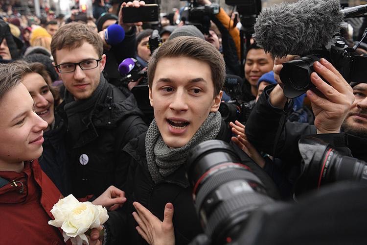 Russian student and blogger Yegor Zhukov reacts outside Moscow's Kuntsevsky district court after getting his suspended sentence on December 6, 2019. - Russia on December 6, 2019 handed an unusually lenient suspended sentence to a student convicted of making calls to extremism on a video blog condeming President Vladimir Putin's regime. (Photo by Kirill KUDRYAVTSEV / AFP)