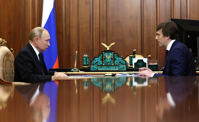 Poetin en minister van onderwijs Kravtstov in 2023