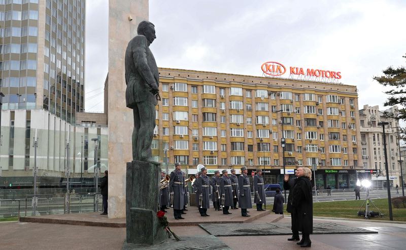 primakov standbeeld onthuld 29 okt 2019 foto kremlin