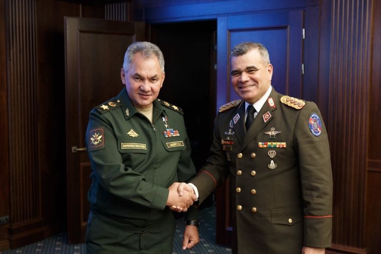 defensie sjojgoe met venezolaanse minister van defensie padrino